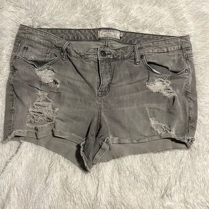 Grey wash distressed short